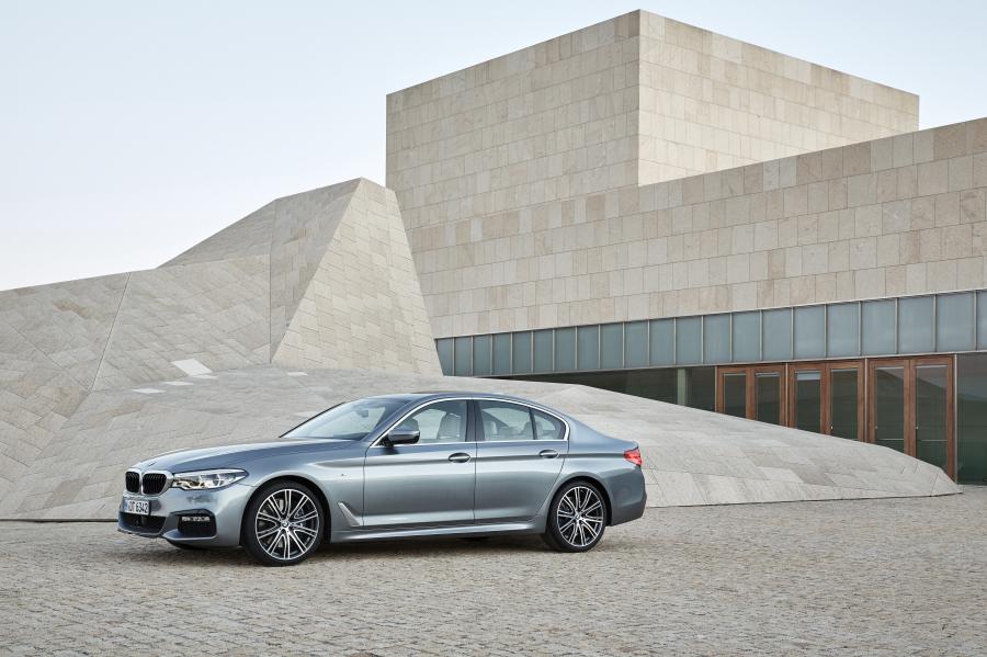  BMW 540i Sedan M Sport 2017 года  (WW) (фото 28 из 98)